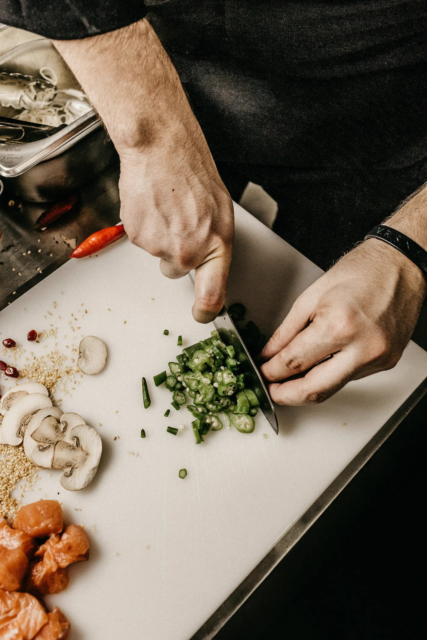 Assiette gastronomique dressée avec précision
